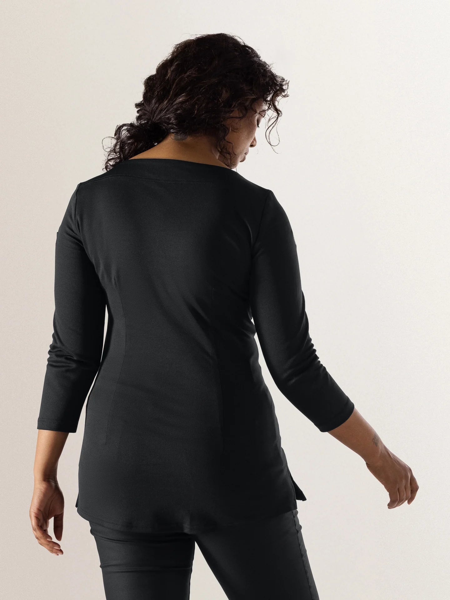 Le Evy Black