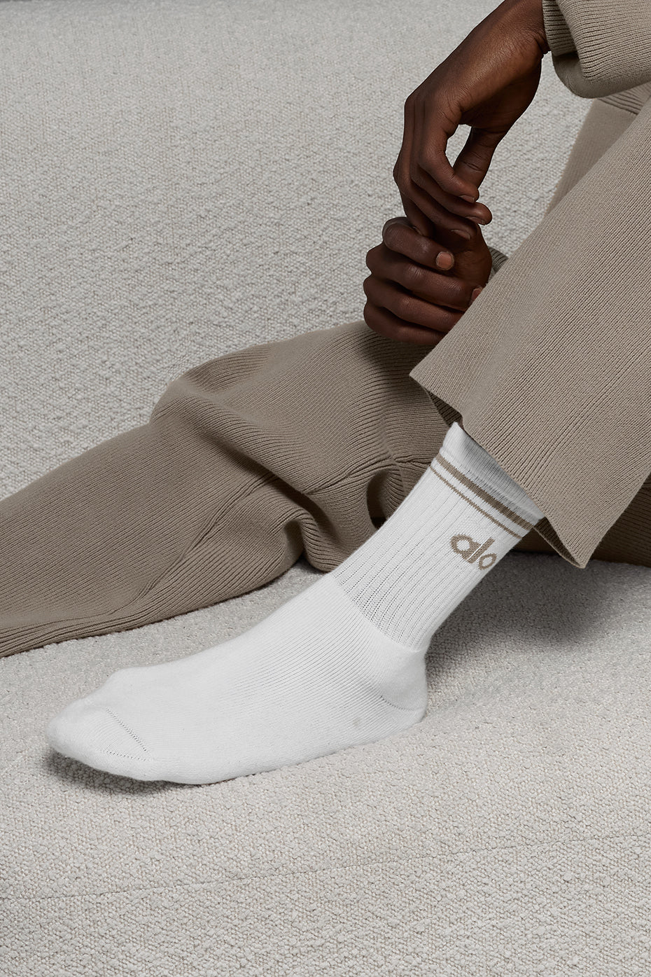 Alo Unisex Half-Crew Throwback Sock